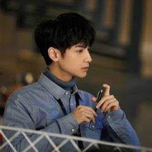 李特立爆料罗云熙视频,李特立爆料背后真相揭秘  第1张